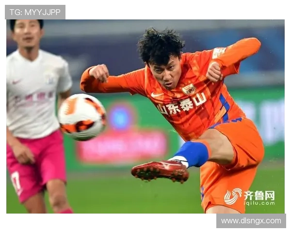 上海足球队以59分稳居邀请赛积分榜首位竞争激烈引人关注 上海足球队以59分稳居邀请赛积分榜首位竞争激烈引人关注