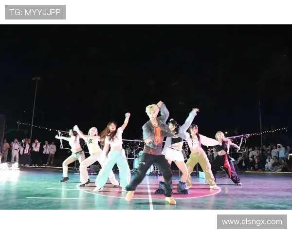 重庆街舞队默契配合探讨:舞动青春与团队精神的完美结合 重庆街舞队默契配合探讨:舞动青春与团队精神的完美结合