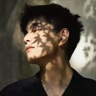 钟由希